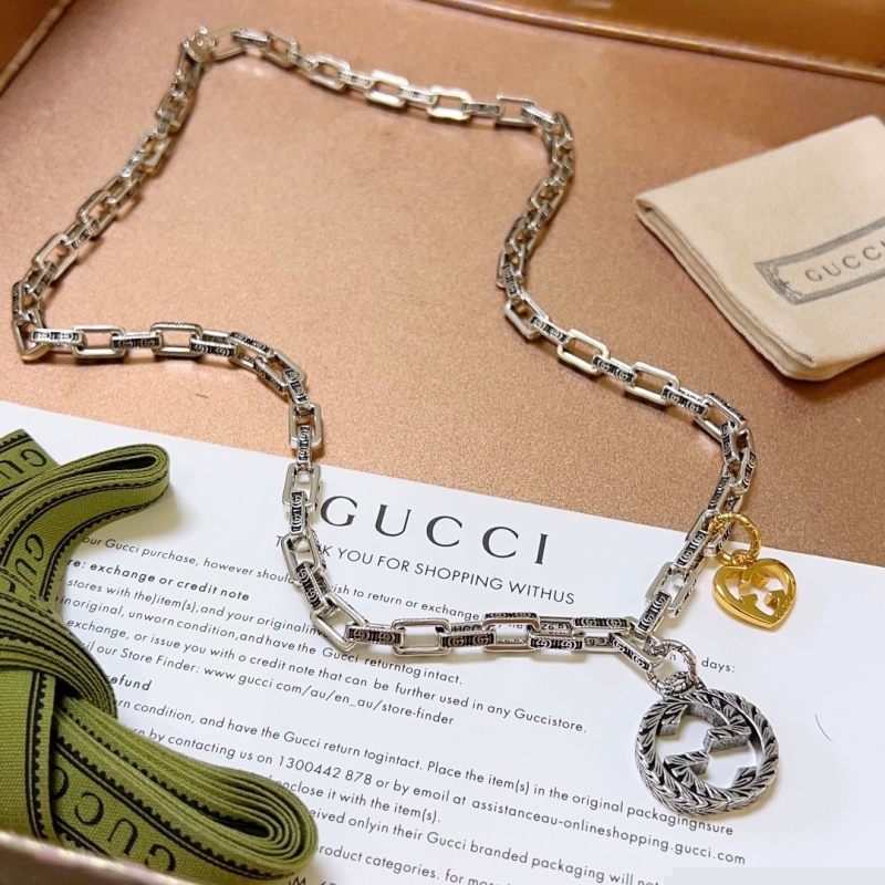 G*u*i necklaces